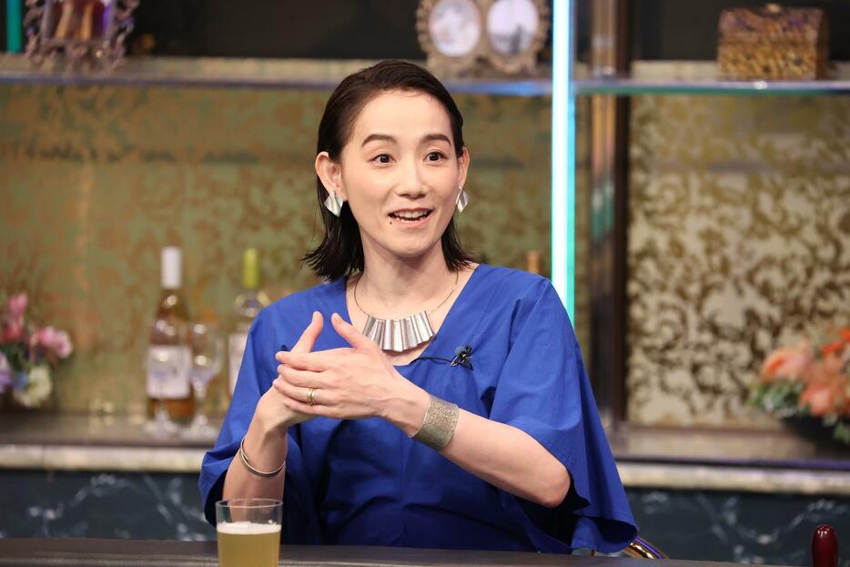 トークバラエティー番組「酒のツマミになる話」に出演する篠原ともえさん（C）フジテレビ