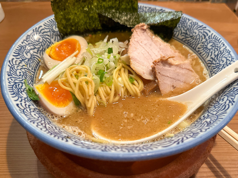 「さんま特製白湯らぁ麺」(1200円）は濃厚なスープと秋刀魚のカエシが特徴