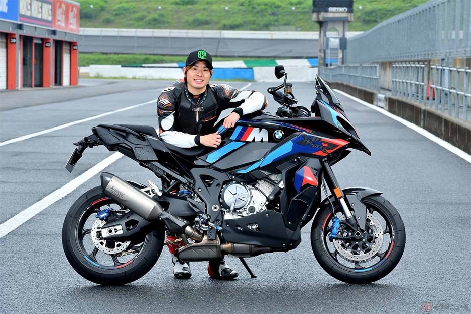 BMW Motorrad「M1000XR」とレーシングライダーの石塚健選手