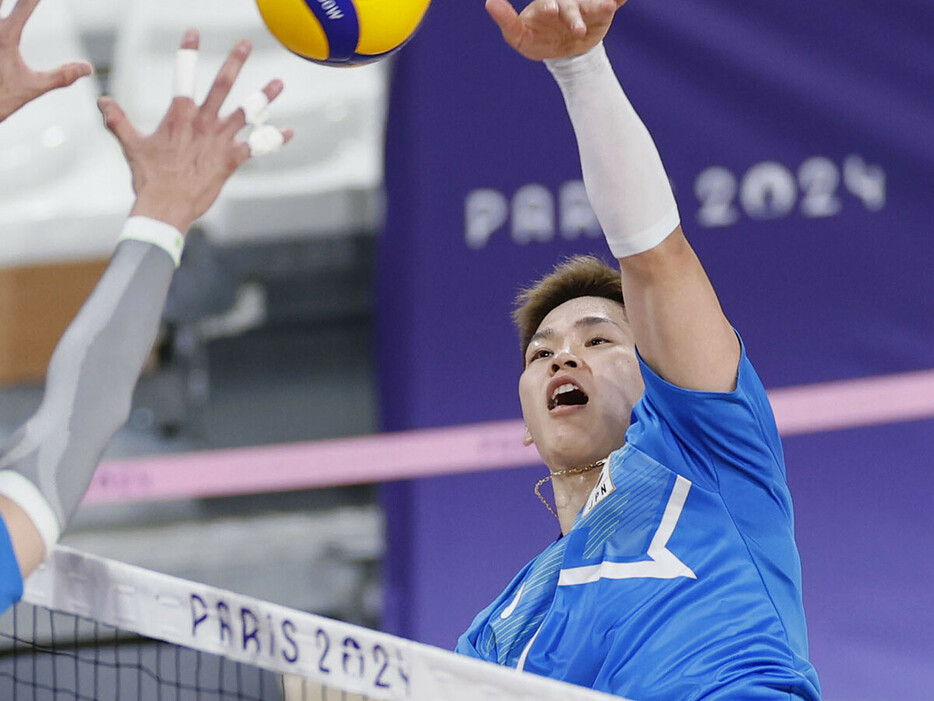 24日にパリ五輪のバレーボール会場で初練習をした西田有志 photo by Kyodo news