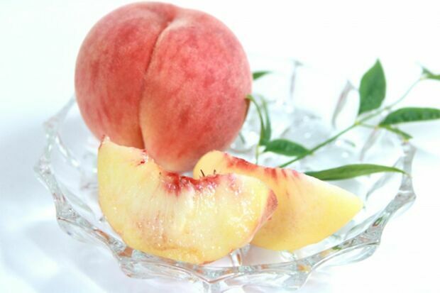 桃は冷やしすぎると味が落ちてしまう。常温で風通しの良い暗い所で保存して、食べる2～3時間前に冷やして食べるのがおすすめ　※写真はイメージです