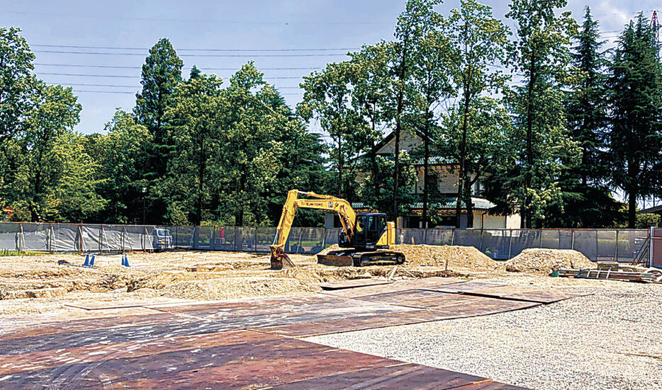 建設工事が始まった南門の予定地＝砺波チューリップ公園