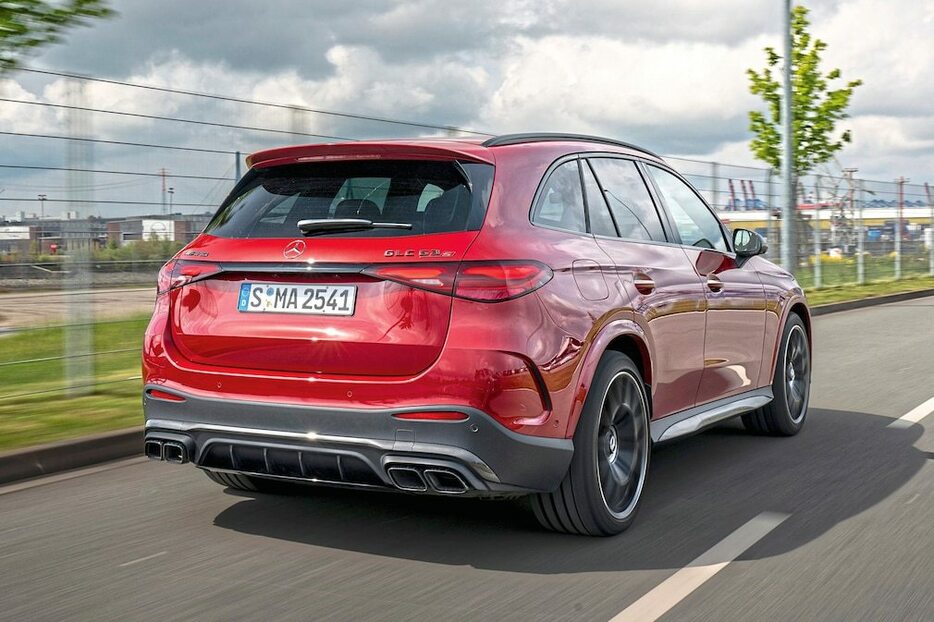 メルデスAMG GLC 63 EパフォーマンスのAUTO BILDテストスコアは「3+」と普通レベルの評価にとどまった。