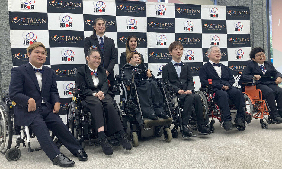 日本ボッチャ協会は４日、東京都内でパリ・パラリンピック代表選手の壮行記者会見を開き、内田峻介主将は「声を出して盛り上げて、チームが笑顔でプレーできるようにサポートしていきたい」と意気込みを語った。