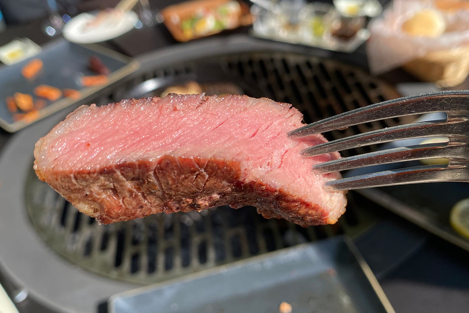 赤身が多くしっかりとしたお肉本来の旨味を味わえるミートガイのお肉