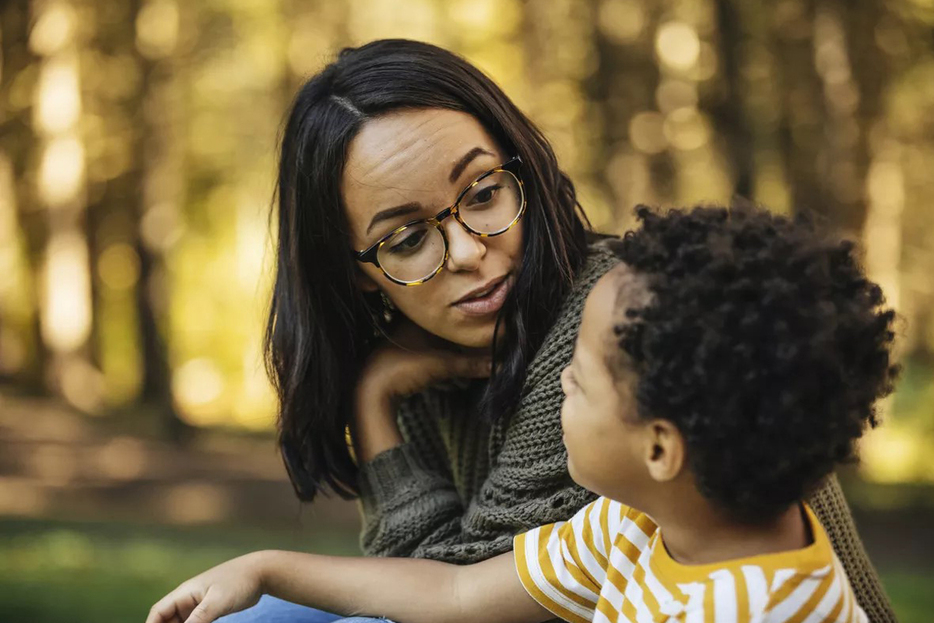 子どもに政治の話をどうすればいい？photography : The Good Brigade / Getty Images