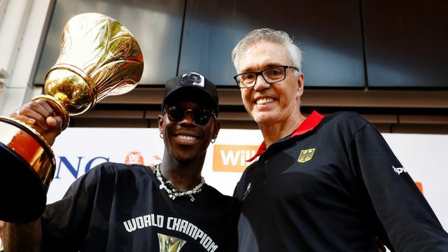 ドイツをW杯優勝に導いたゴードン・ハーバート氏(右 写真：ロイター/アフロ)