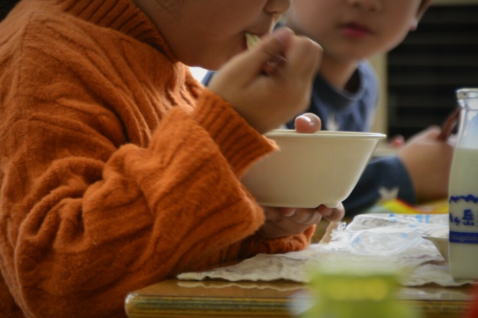 給食中に「不適切保育」