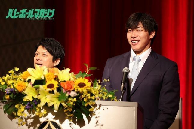 現役選手ながら解説でも活躍する清水邦広選手（写真右）