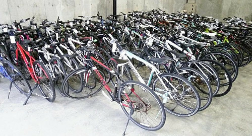 押収された約１００台の自転車（静岡県警提供）