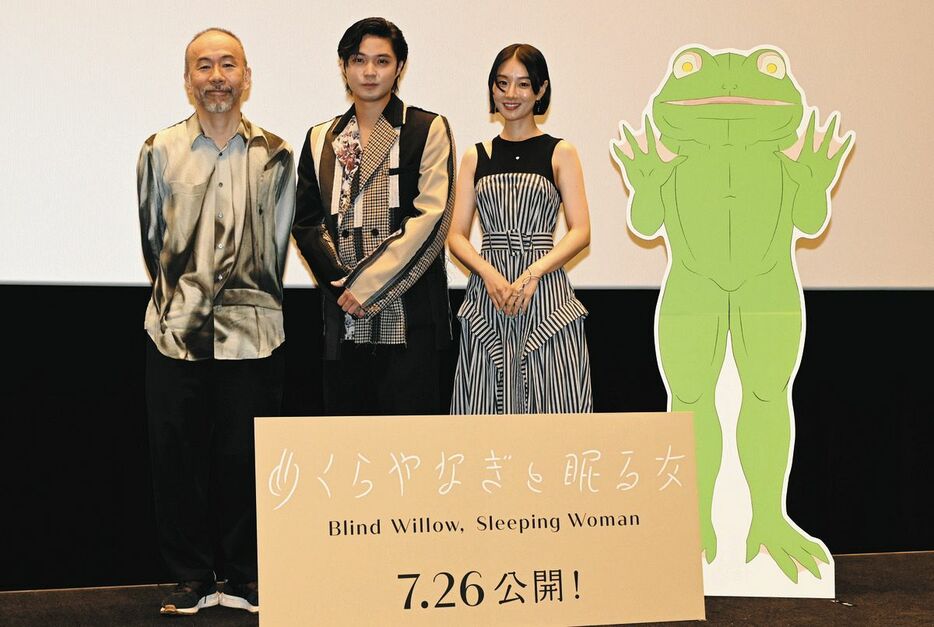 映画「めくらやなぎと眠る女」日本語版完成披露上映会に出席した（左から）塚本晋也、磯村勇斗、玄里