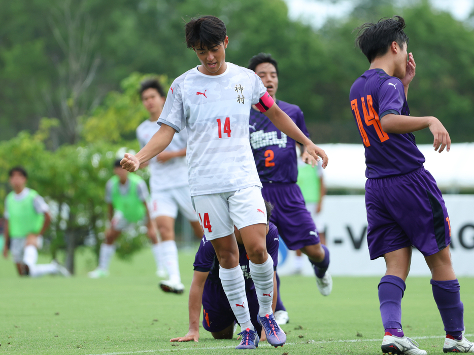 FW名和田我空(3年)が4ゴールの大活躍(HIGH SCHOOL SOCCER YEARBOOK)