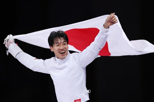 フェンシング男子エペ個人で金メダルを獲得した加納虹輝選手(写真:YUTAKA/アフロスポーツ)