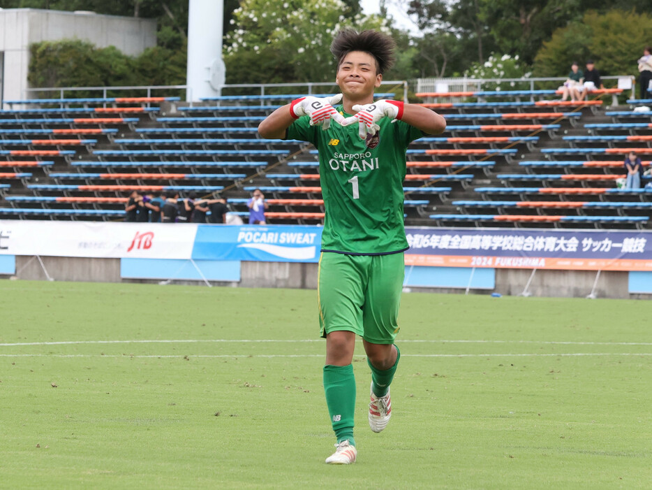 PK戦でGK高路地琉葦が活躍。札幌大谷高が2回戦進出を決めた(Manabu TAKAHASHI)