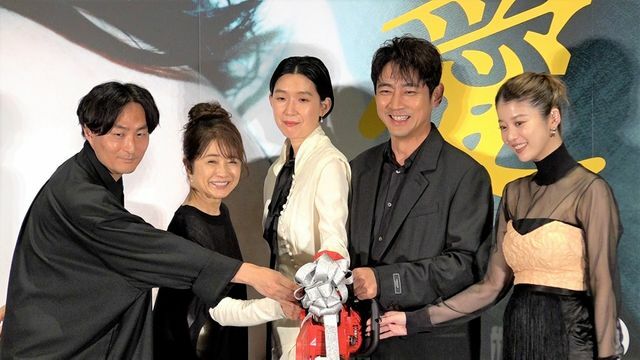 （左から）森ガキ侑大監督、風吹ジュンさん、江口のりこさん、小泉孝太郎さん、馬場ふみかさん