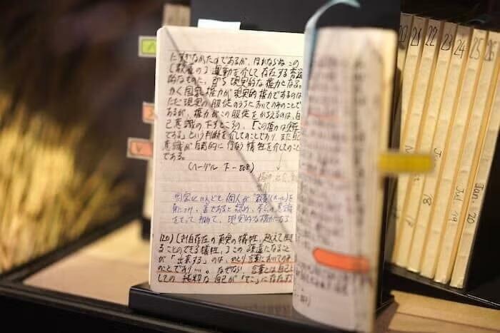 近藤康太郎氏の抜書き帳。「リスト読み」やそれ以外の読書から厳選したフレーズを書き出している。30年以上続けている　撮影：朴敦史