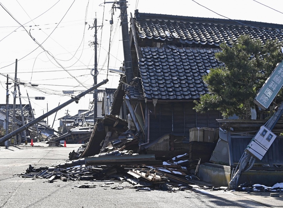 損壊した家屋＝1月、石川県珠洲市