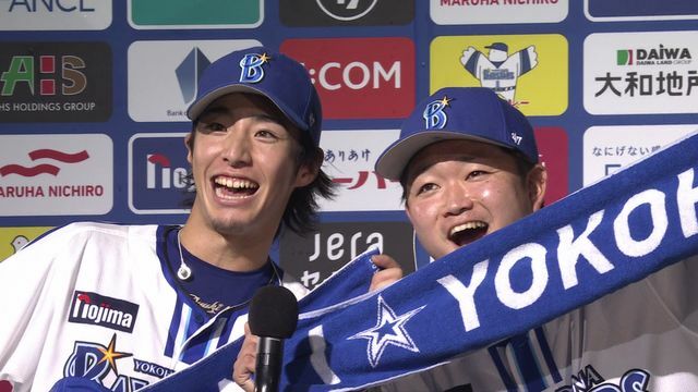 【左から】度会隆輝選手、石田裕太郎投手