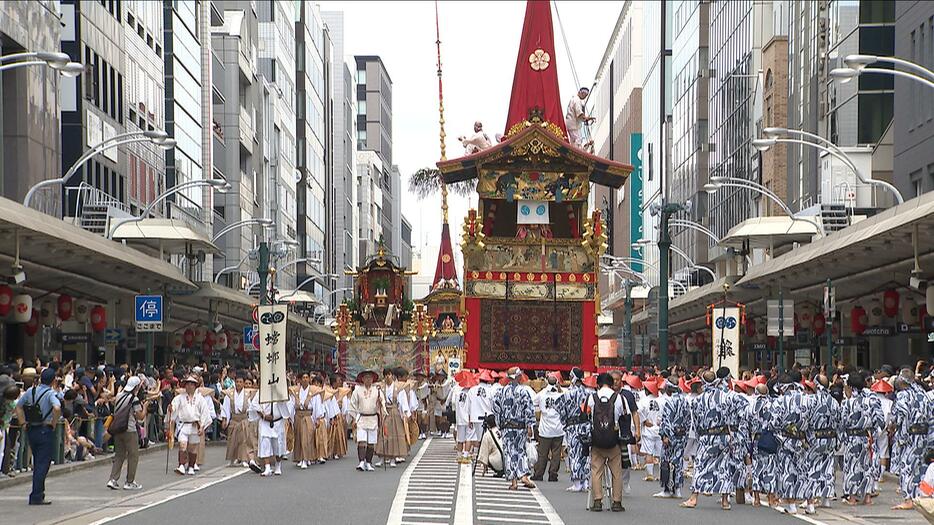 京都・祇園祭の山鉾巡行