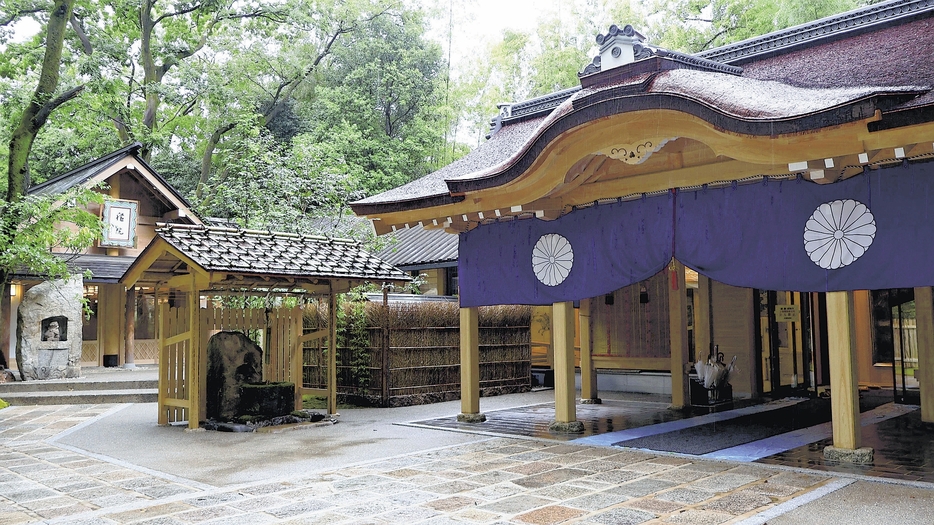 完成した鴨社禮殿（京都市左京区で）