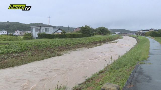 16日午前5時30分ごろの静岡市掛川市上土方付近