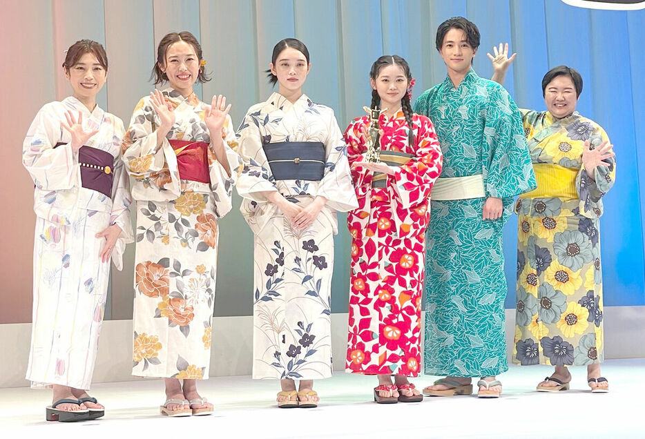 「きみの色」のジャパンプレミアに登壇した（左から）山田尚子監督、寿美菜子、高石あかり、鈴川紗由、木戸大聖、やす子