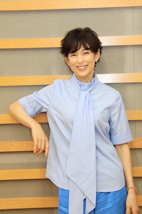 鈴木保奈美　（ヘアメーク：福沢京子／スタイリスト：犬走比佐乃）　（C）エンタメOVO