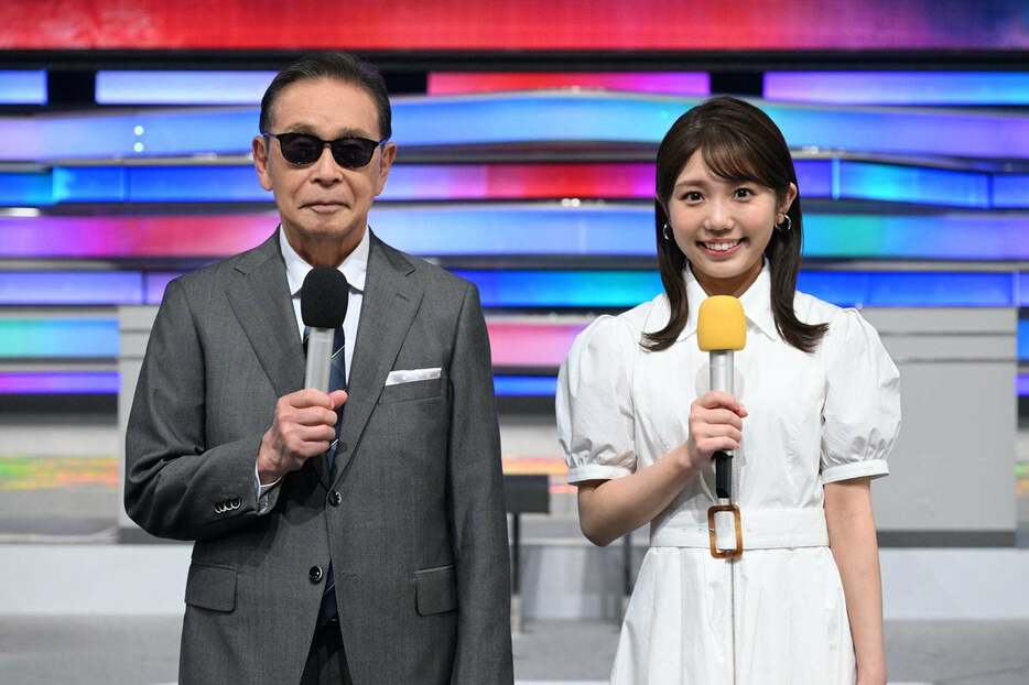 タモリ、鈴木新彩アナウンサー（C）テレビ朝日