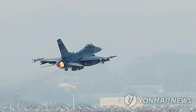 烏山基地を離陸するF16（資料写真）＝（聯合ニュース）