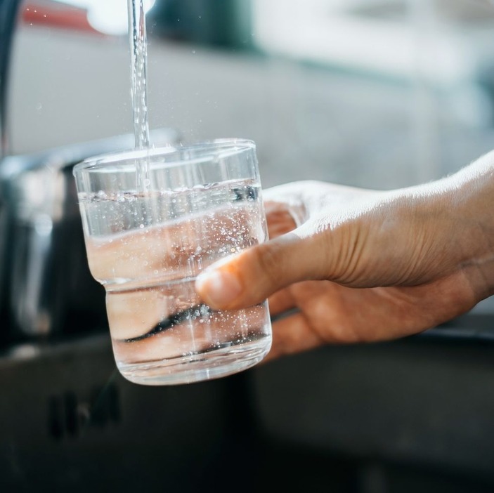 冷たい水と常温の水、どちらを飲むほうがいいの？