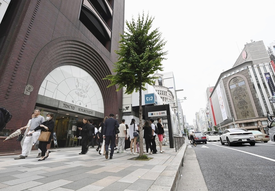 路線価が39年連続で全国最高となった「鳩居堂」前＝東京・銀座