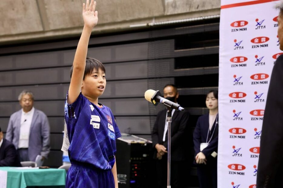 写真：選手宣誓を行った岡田蒼空（OKATAKU）/撮影：ラリーズ編集部