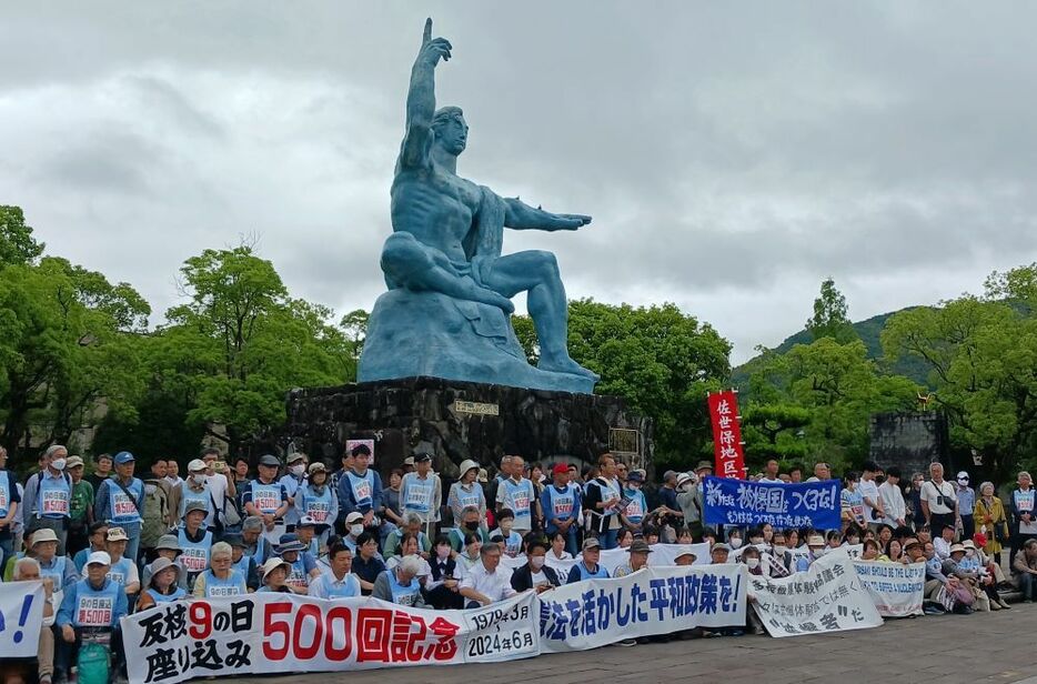 6月9日、長崎平和公園での500回記念の座り込み。（撮影／南輝久）