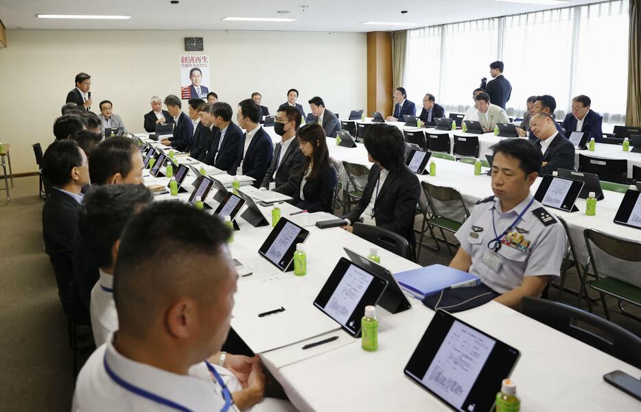 自民党の国防部会と安全保障調査会の合同会議＝10日午前、東京・永田町の党本部