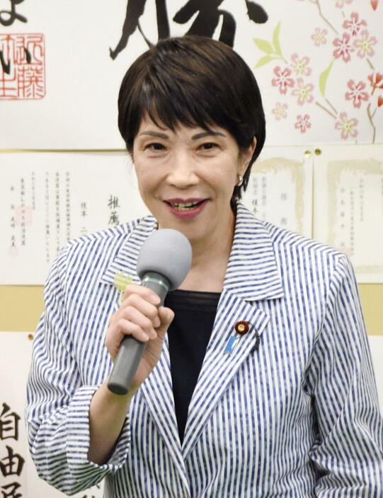 東京都議補欠選挙の自民党候補の応援演説をする高市経済安保相＝2日午後、東京都足立区