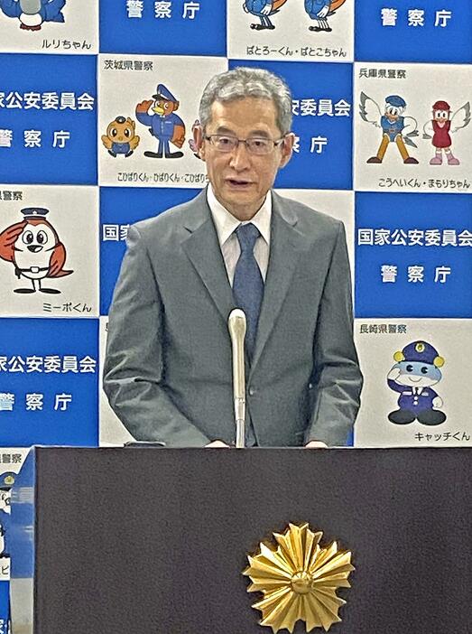 定例記者会見で国内の警護について述べる警察庁の露木康浩長官＝18日午前、警察庁