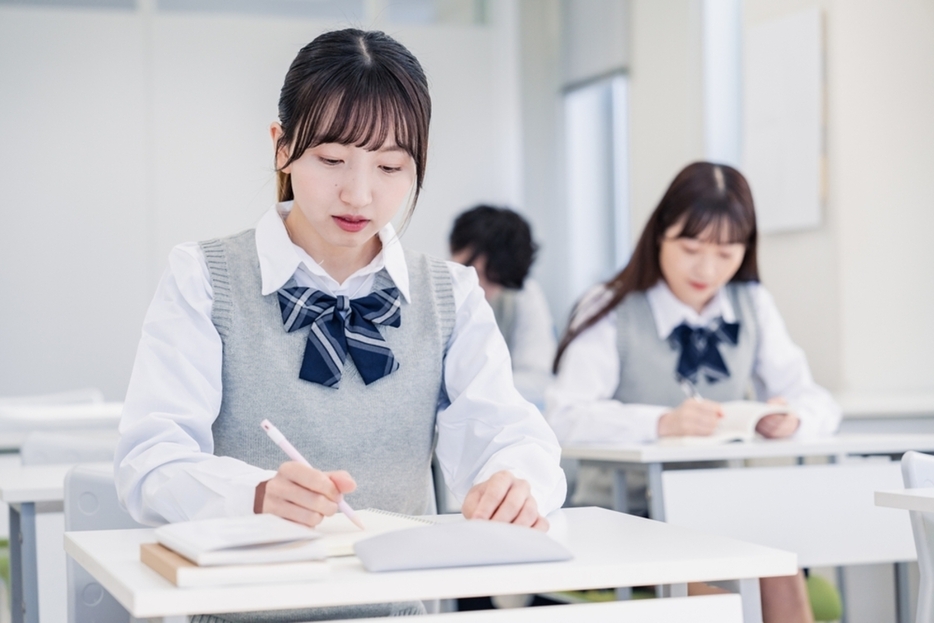 高校生の娘が私立大学への入学を希望しているのですが、うちは生活保護世帯です。生活保護を受けていても私立大学に入れますか？