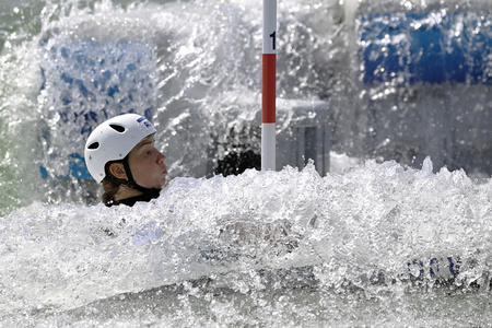 パリ五輪、カヌー・スラローム女子カナディアンシングル予選に臨むオーストリアのビクトリア・ウォルフハルト（2024年7月30日撮影）。