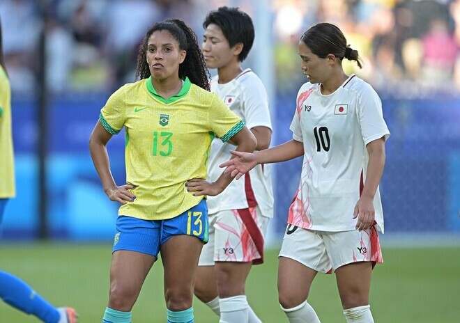 まさかの逆転負けにブラジルの選手たちは茫然となった。写真：金子拓弥 (サッカーダイジェスト写真部／JMPA代表撮影)