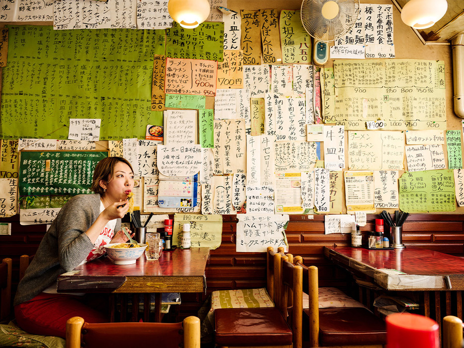 森本聡子さん／1987年生まれ。年間600杯以上のラーメンを食べつつ体型維持も視野に入れたラーメンライフにも注目。イベントプロデュースやタレント活動も行う