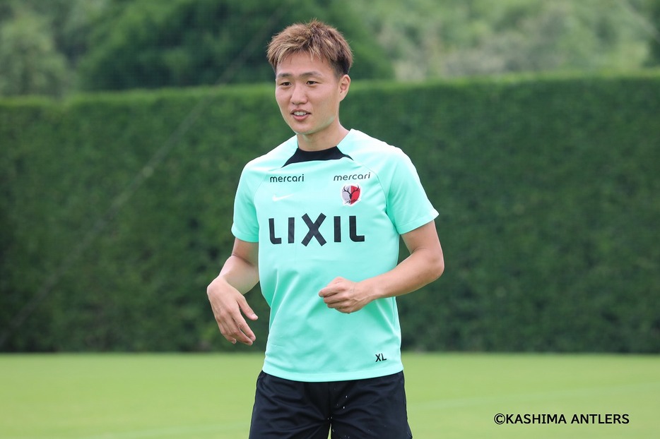 鹿島アントラーズのトレーニングを行なう三竿健斗（写真◎KASHIMA ANTLERS）