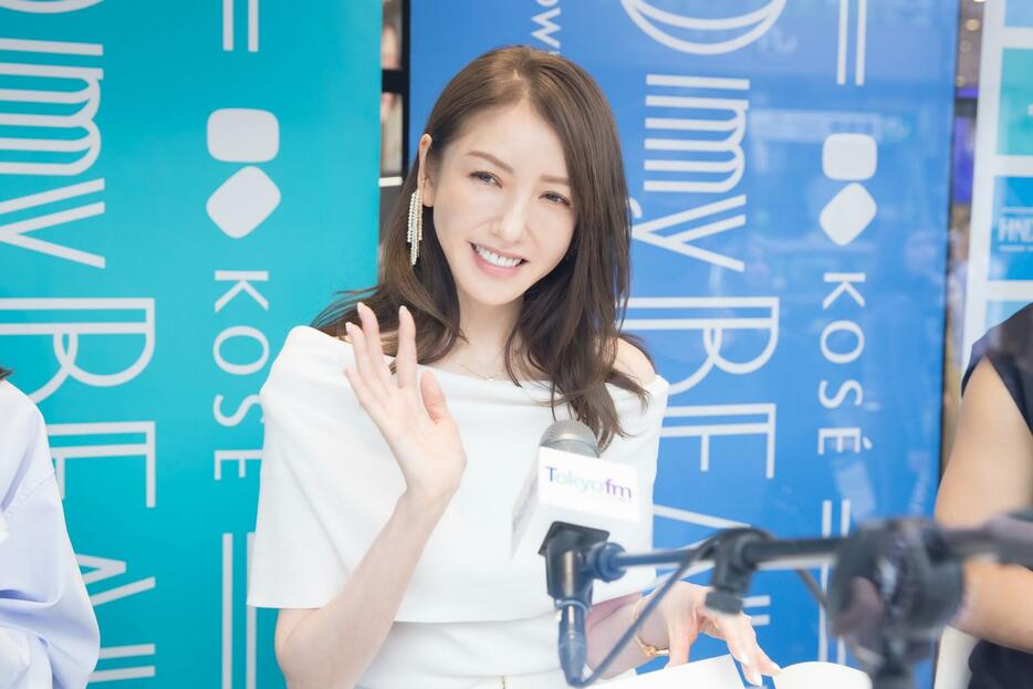 TOKYO FMのビューティートーク番組「KOSE Find My Beauty powered by ＠cosme TOKYO」に出演した美香さん＝TOKYO FM提供