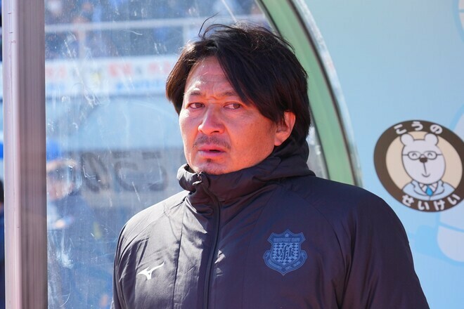 篠田監督がチームを去る。写真：田中研治（サッカーダイジェスト写真部）