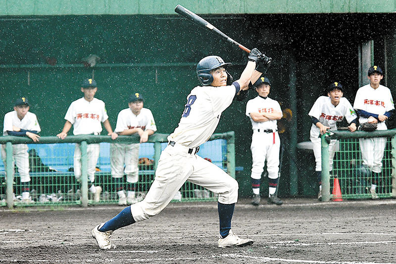 川越―所沢　4回裏川越1死三塁、上田が右前に先制適時打を放つ＝所沢航空