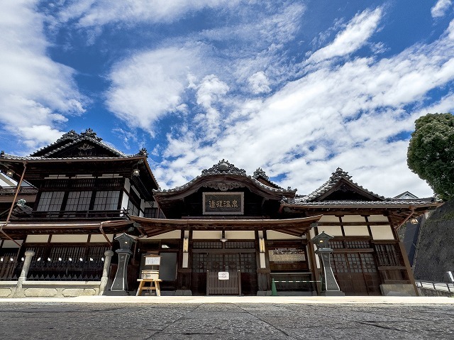 5年半ぶりに全館営業再開した道後温泉本館