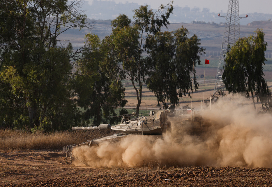 イスラエル軍は３０日、パレスチナ自治区ガザ北部のシェジャイヤ地区や南部ラファの西部と中部で部隊を前進させた。写真は６月２７日、イスラエルとガザの境界付近で撮影（２０２４年　ロイター/Amir Cohen）