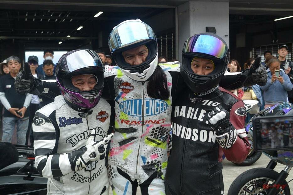 中央が長瀬さん、左がJOYRIDEの西田さん、右がROUGH MOTORCYCLEの伊藤さん。3人で『Japanese Chopper Racing』としてレース活動を行なっています