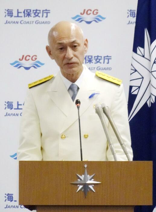 記者会見する海上保安庁の瀬口良夫長官＝1日午後、東京・霞が関