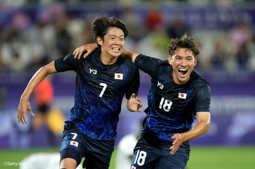 決勝点を決めた山本理仁（左）、佐藤恵允（右）[写真]=Getty Images