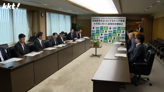 協定の締結式(6月27日・熊本県庁)